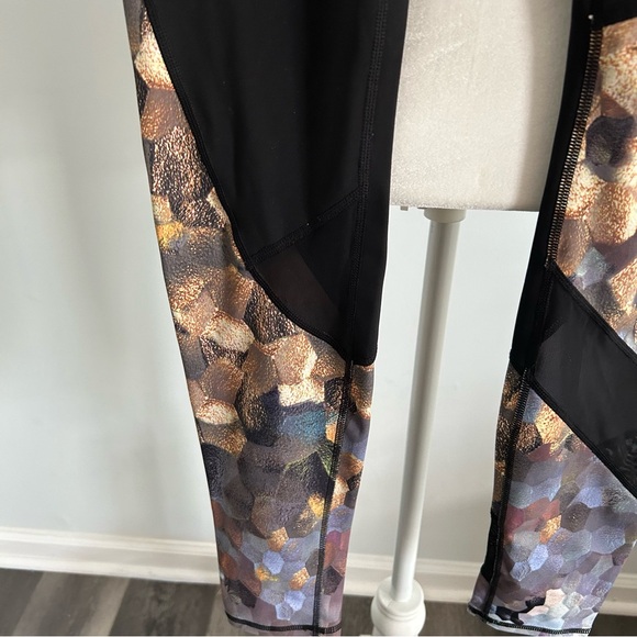 Athleta Asym Mesh Sonar Honeycomb Print Leggings - Size S - Picture 4 of 12